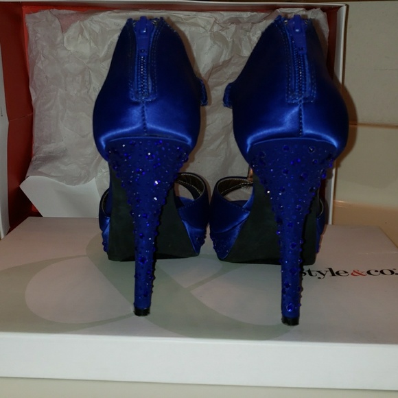 Heels - Picture 5 of 7